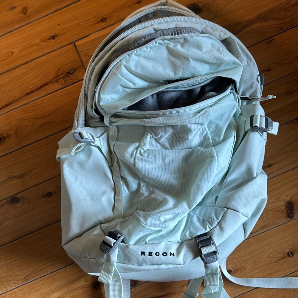 NWT The North Face Women’s Recon Backpack